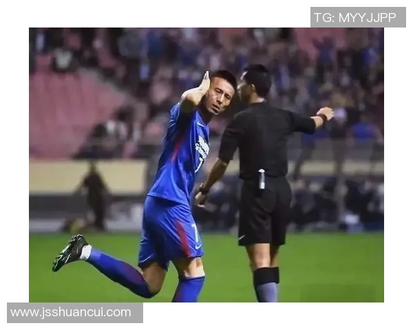 足球明星时尚搭配解析展现个性与风格的完美结合 足球明星时尚搭配解析展现个性与风格的完美结合