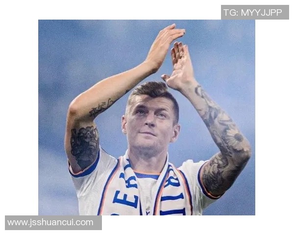 足球明星克罗斯的职业生涯与成就解析 足球明星克罗斯的职业生涯与成就解析