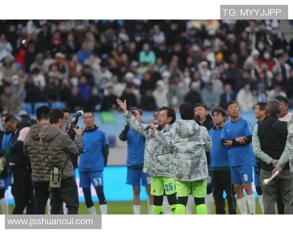 足球明星青春岁月珍藏图集展现他们的年轻风采与激情瞬间 足球明星青春岁月珍藏图集展现他们的年轻风采与激情瞬间