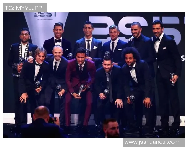 各国足球明星同框合影展现全球足球魅力与团结精神 各国足球明星同框合影展现全球足球魅力与团结精神